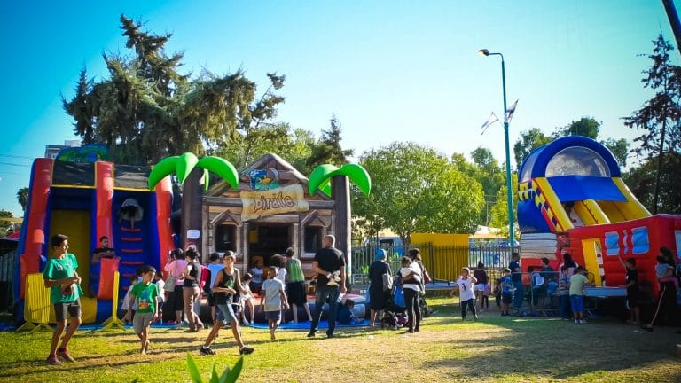 פעילות לפורים - עמדות מתנפחים